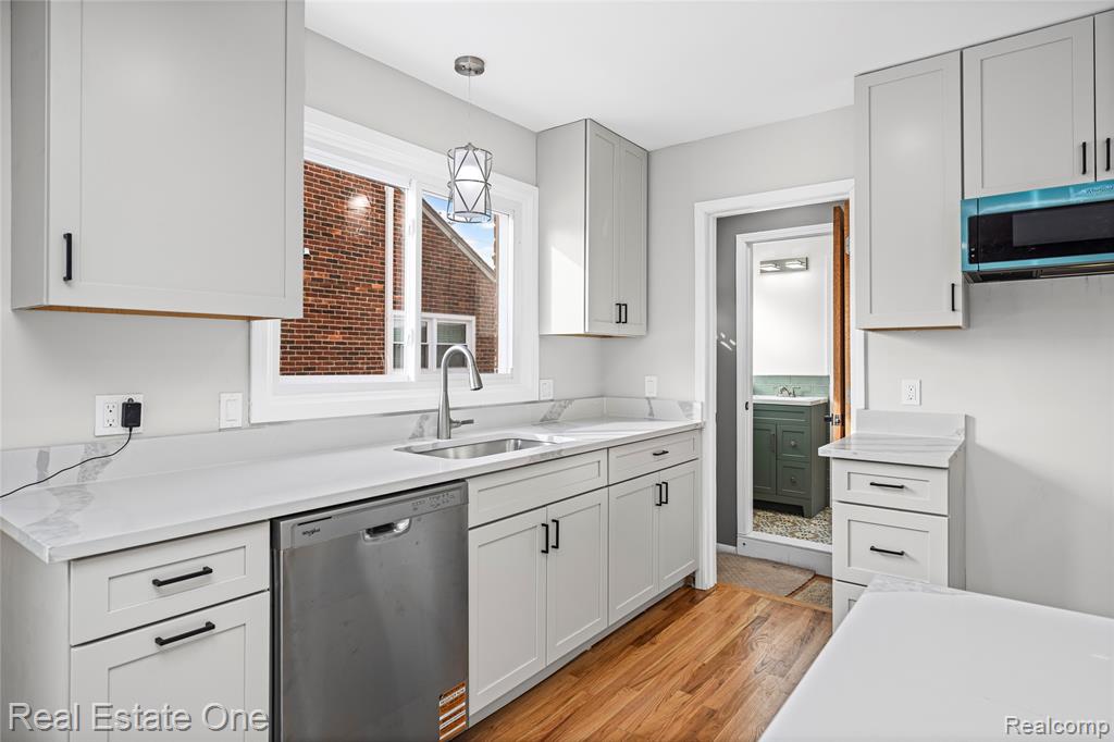 13344 Hart Avenue, Huntington Woods, MI — Photo 22