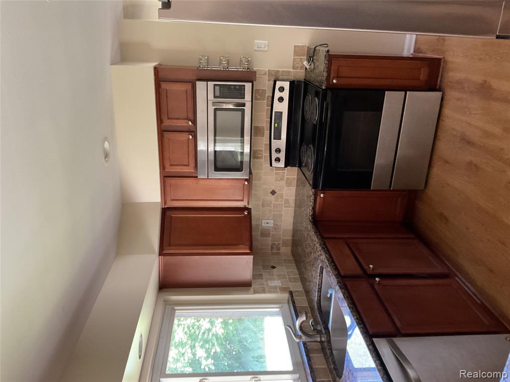 7096 Riverstone Road, West Bloomfield, MI — Photo 29