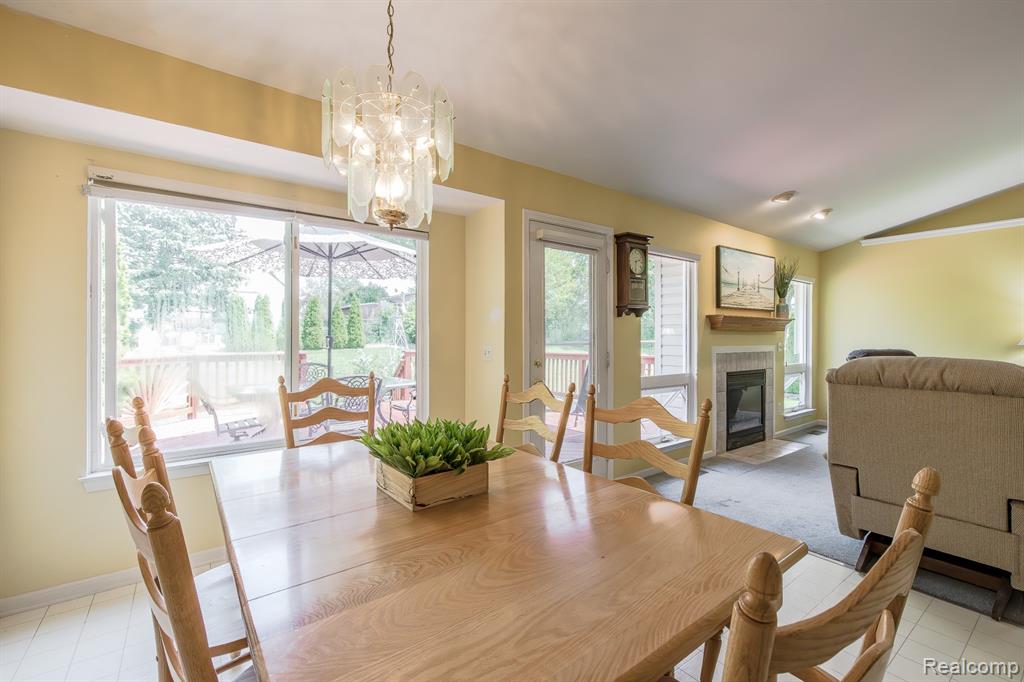 4304 W Pointe Drive, Waterford, MI 48329 — Photo 13