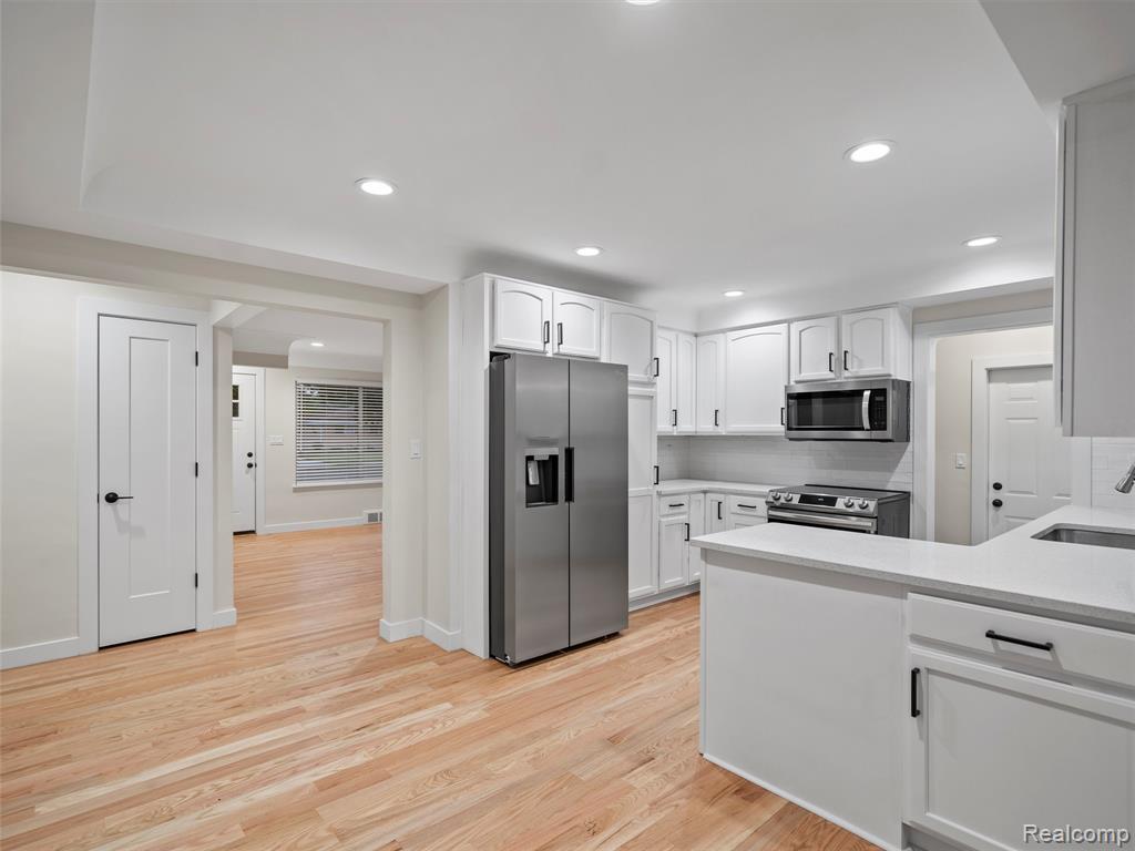 8211 Saint John Street, Utica, MI 48317 — Photo 19