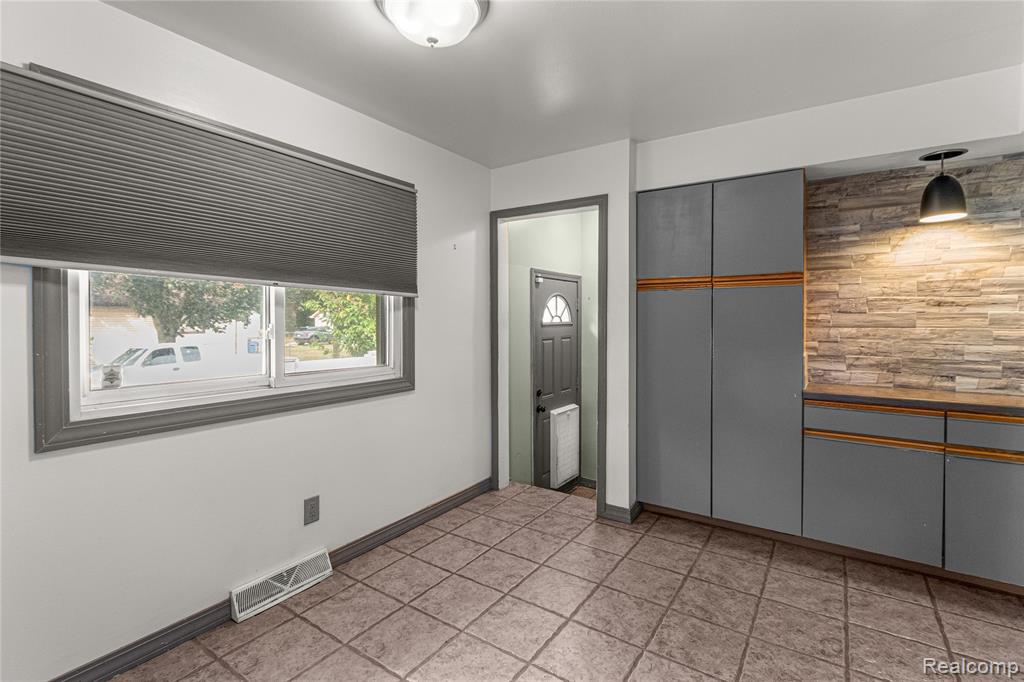 4403 Harding Street, Dearborn Heights, MI 48125 — Photo 9