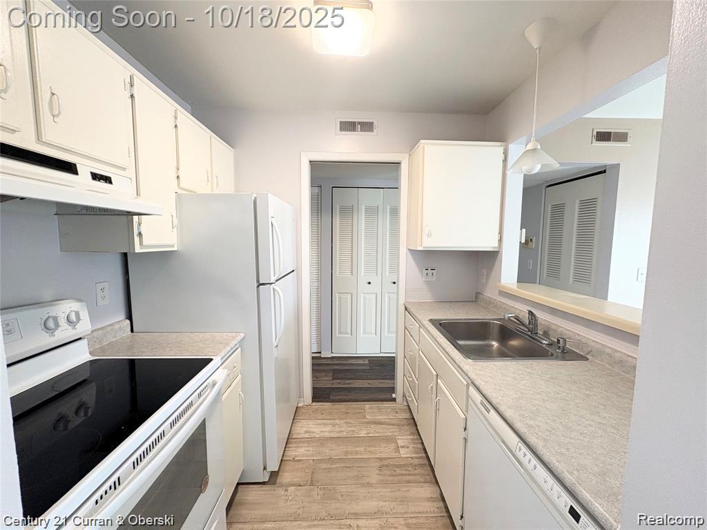 833 BLOOMFIELD VILLAGE Boulevard, A, Auburn Hills, MI 48326 — Photo 12