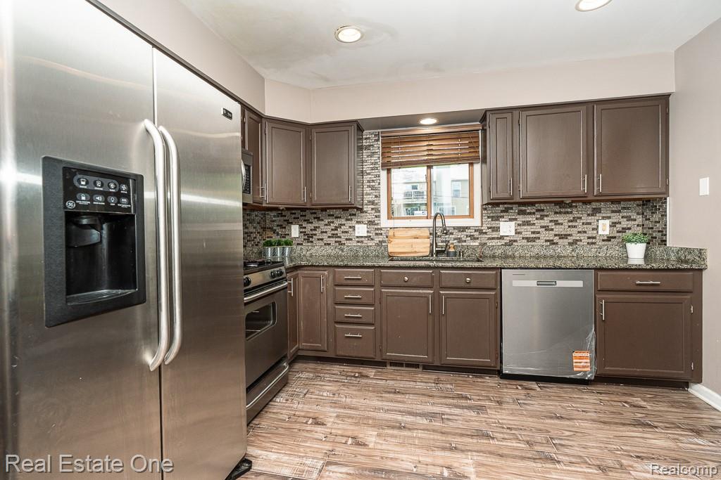 668 Sherry Drive, Lake Orion, MI 48362 — Photo 10