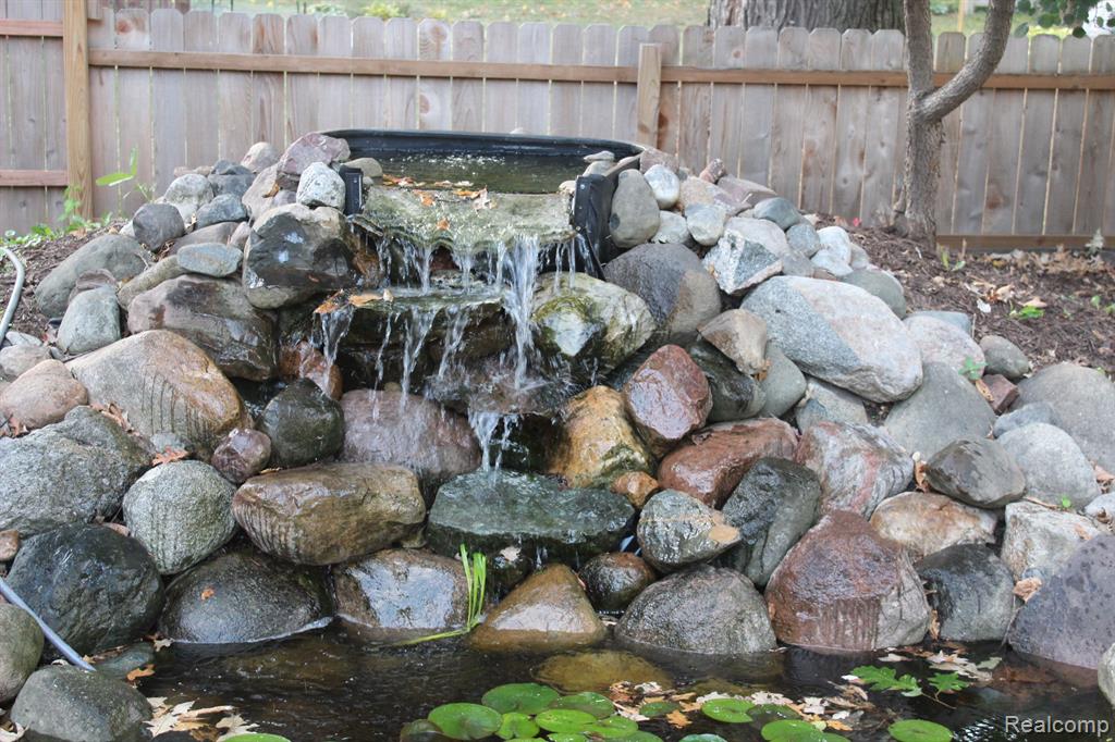 5599 Hickory Circle, Flushing, MI 48433 — Photo 35
