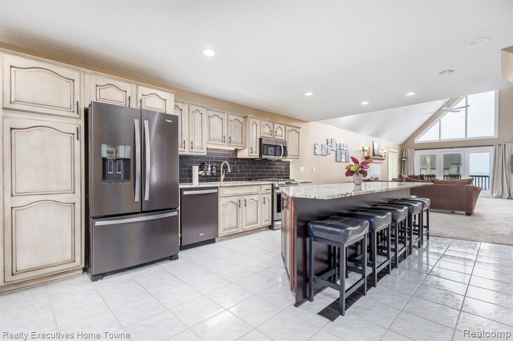 50731 Harbour View Drive N, 26, New Baltimore, MI 48047 — Photo 14