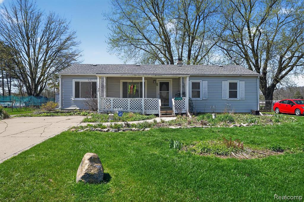 1392 Winfield Drive, Swartz Creek, MI 48473 — front exterior