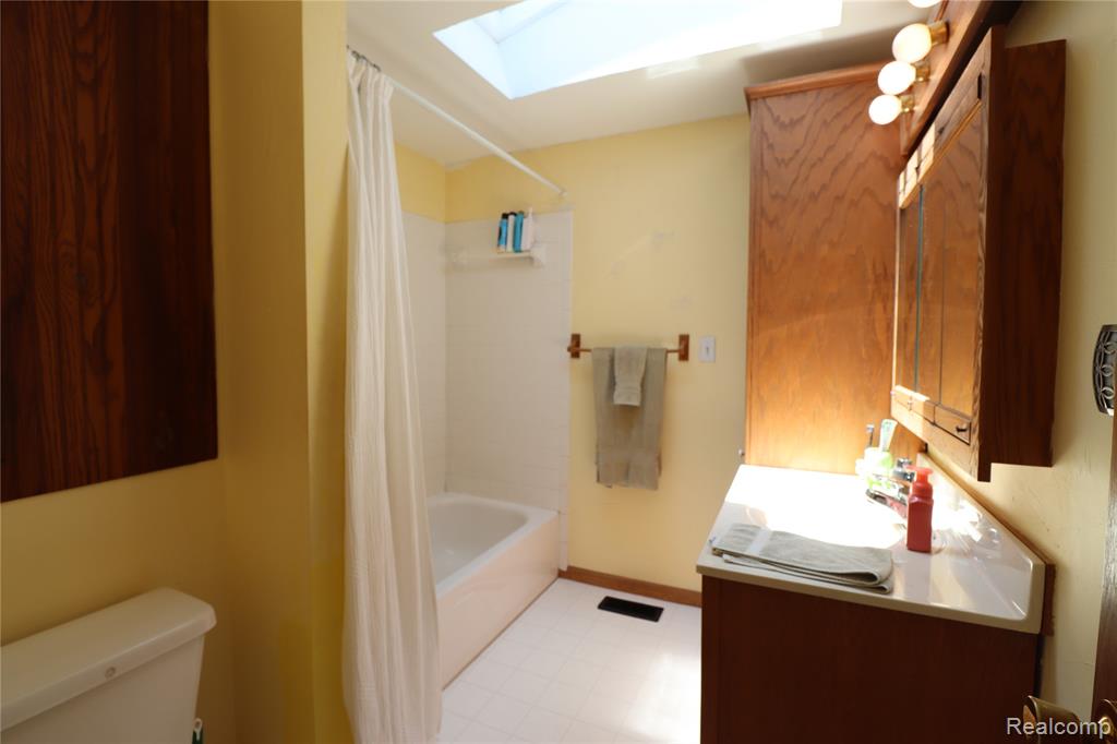 9360 Gale Road, Goodrich Vlg, MI — Photo 11