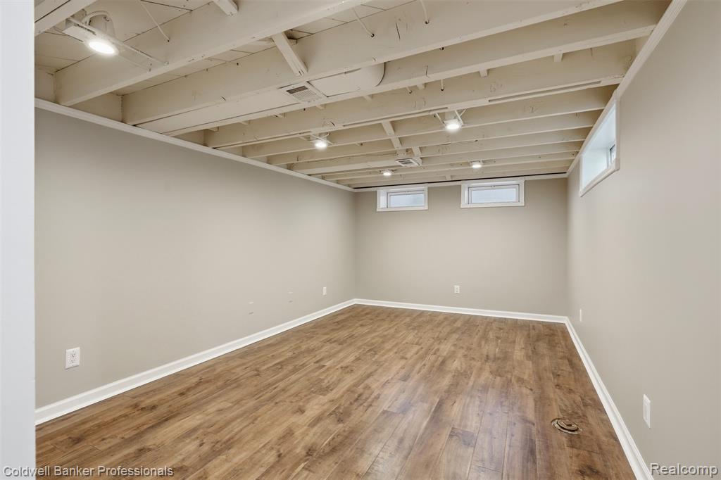 18761 Dolores Avenue, Lathrup Village, MI 48076 — Photo 33