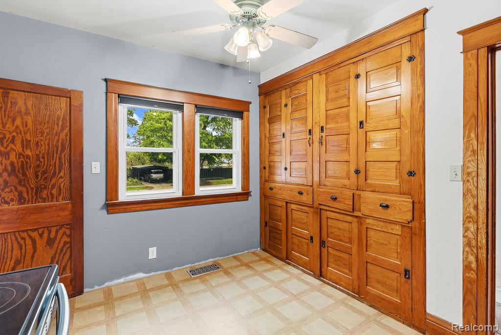 305 N Almont Avenue, Imlay City, MI 48444 — Photo 23