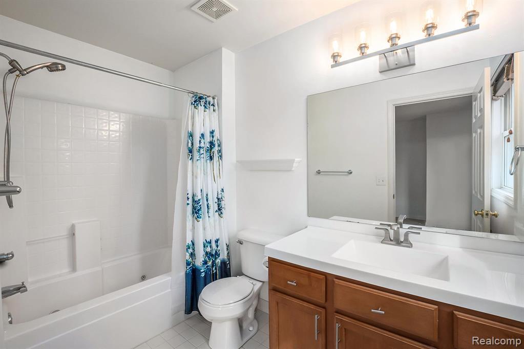 3981 FORESTER Boulevard, Auburn Hills, MI 48326 — Photo 10