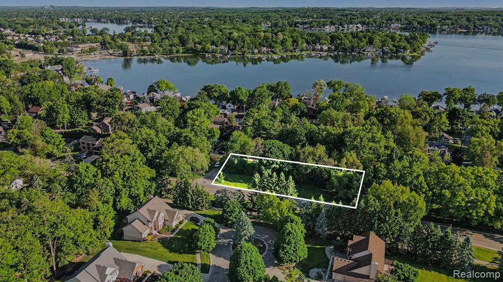 2491 Hoover Avenue, West Bloomfield, MI 48324 — Photo 13
