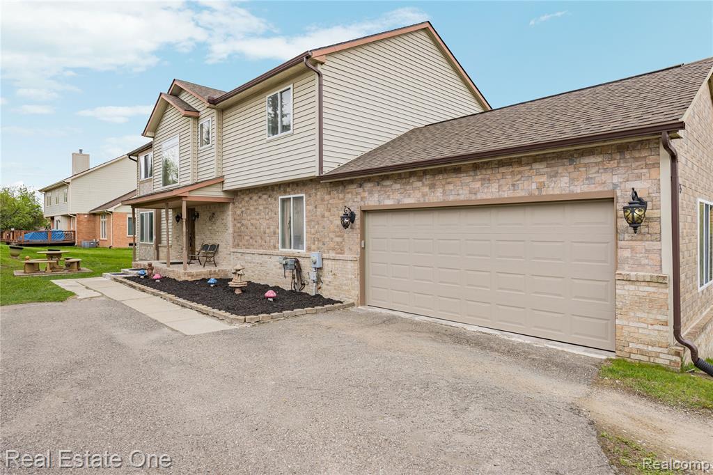 7295 W Maple Road, West Bloomfield, MI — Photo 2