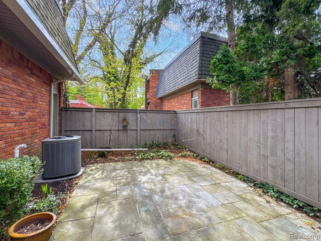 1049 STRATFORD Lane, Bloomfield Hills, MI 48304 — Photo 42
