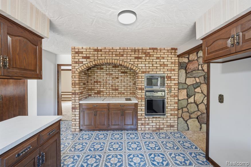 7020 Rattalee Lake NW, Clarkston, MI 48348 — Photo 17