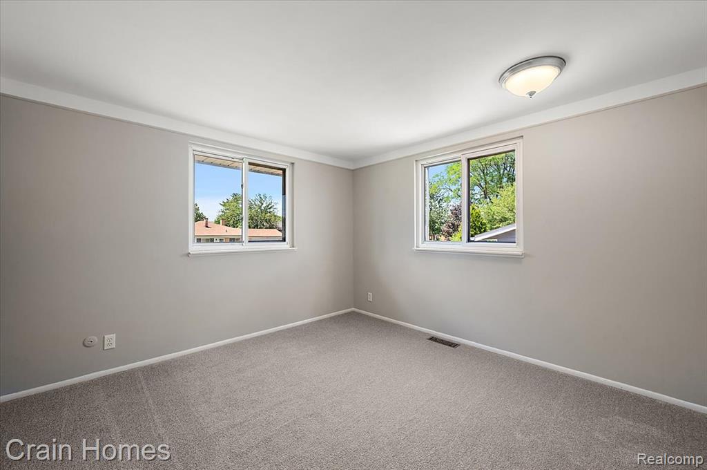 39648 Parklawn Drive, Sterling Heights, MI 48313 — Photo 28