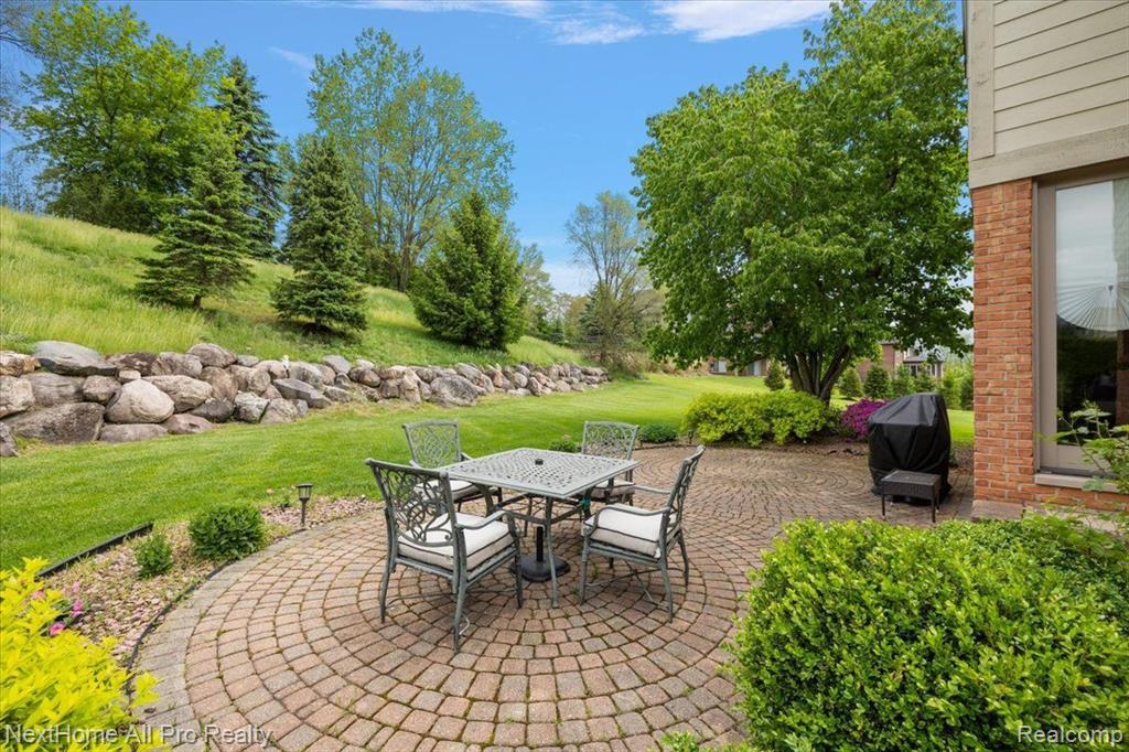 18730 MARBLE HEAD Drive, Northville, MI 48168 — Photo 11