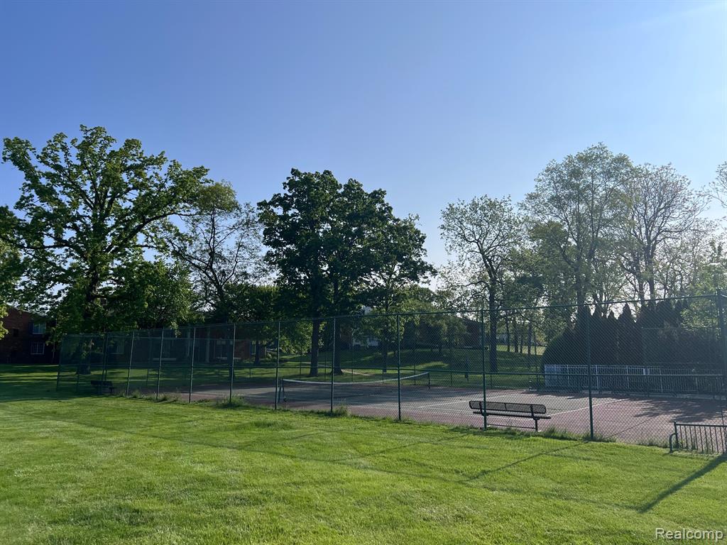 433 FOX HILLS Drive S, 3, Bloomfield Hills, MI 48304 — Photo 5
