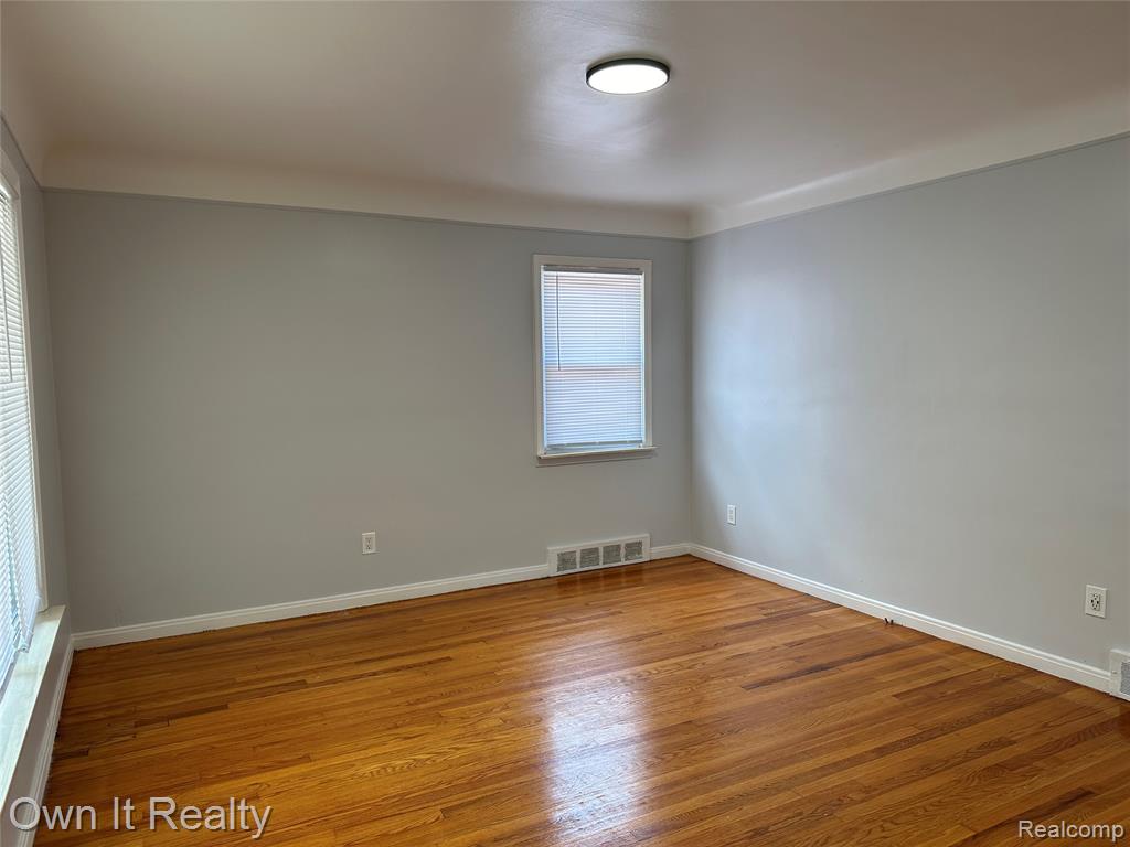 8243 Riverview Street, Dearborn Heights, MI 48127 — Photo 3