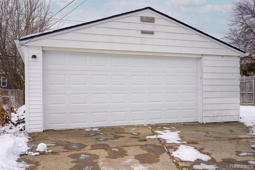 19348 Woodcrest Street, Harper Woods, MI 48225 — Photo 5