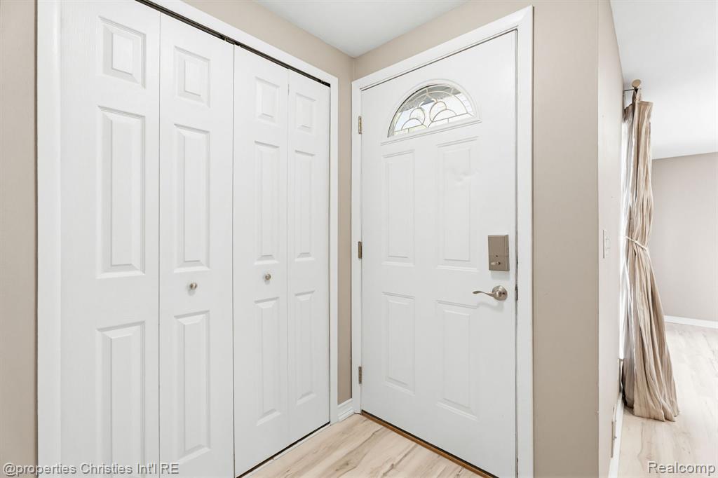 8700 Common Road, Warren, MI 48093 — Photo 33