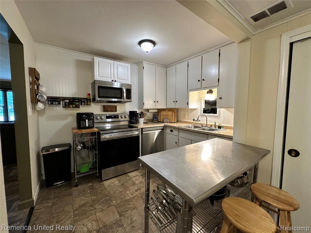 9044 N Sheldon Road, Plymouth, MI 48170 — Photo 3