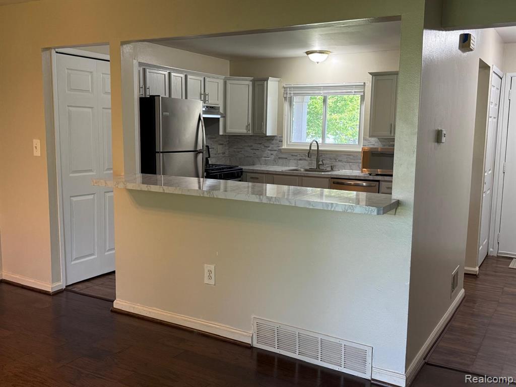 44497 Savery Drive, Canton, MI 48187 — Photo 9