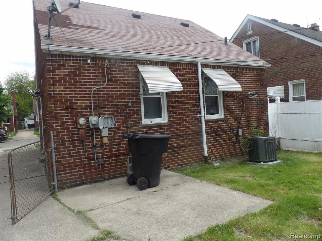 8235 Prest Street, Detroit, MI 48228 — Photo 10