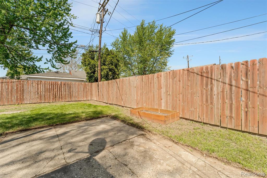 28855 Delton Street, Madison Heights, MI 48071 — Photo 23