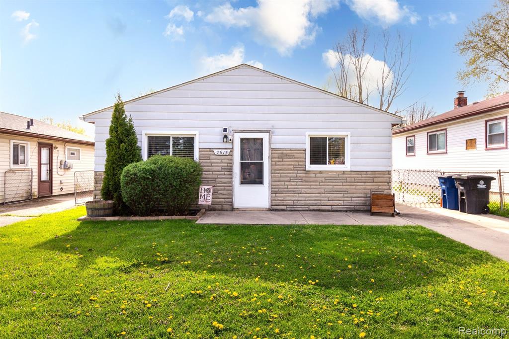 7615 DEERING Street, Westland, MI — front exterior