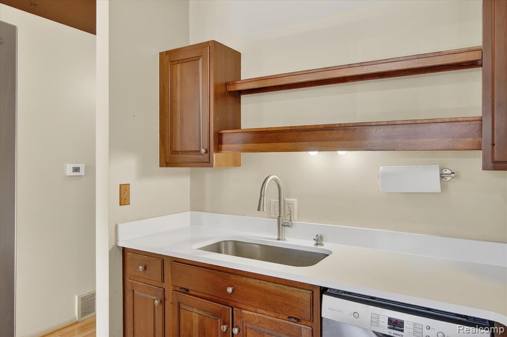 2344 S Circle Drive, Ann Arbor, MI 48103 — Photo 16