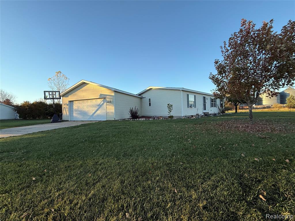 5106 Hawthorn, Brown, MI 48416 — Photo 3