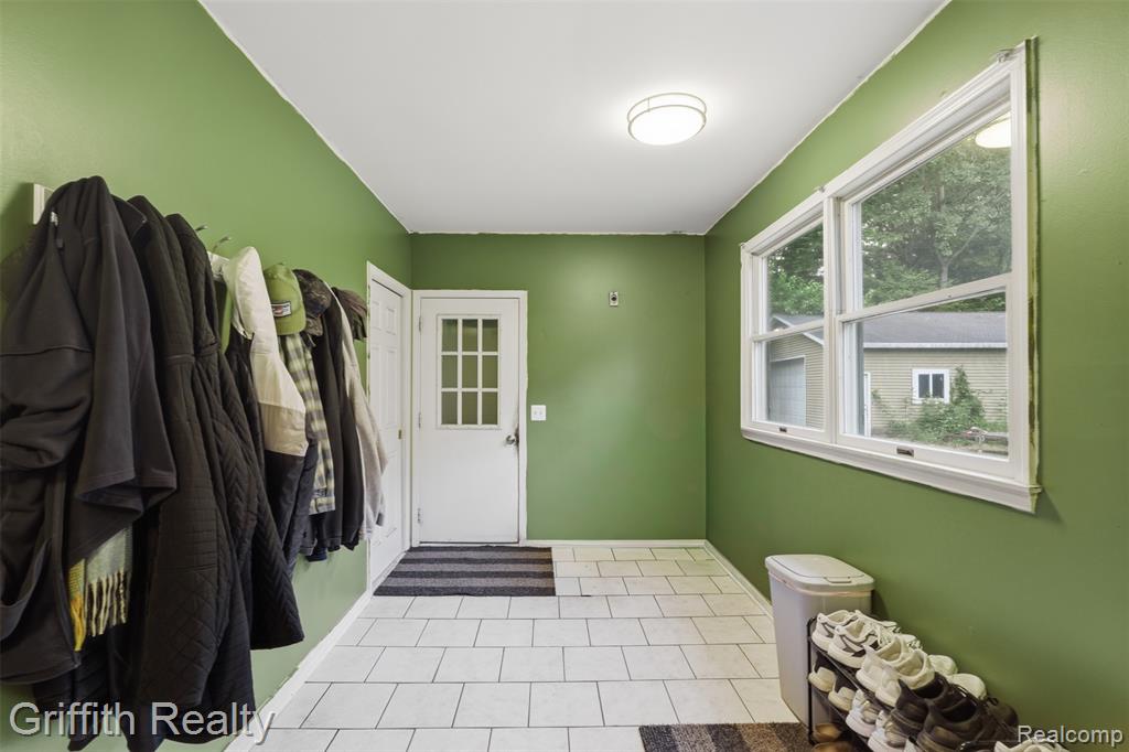 10591 Silver Lake Road, Brighton, MI 48116 — Photo 11