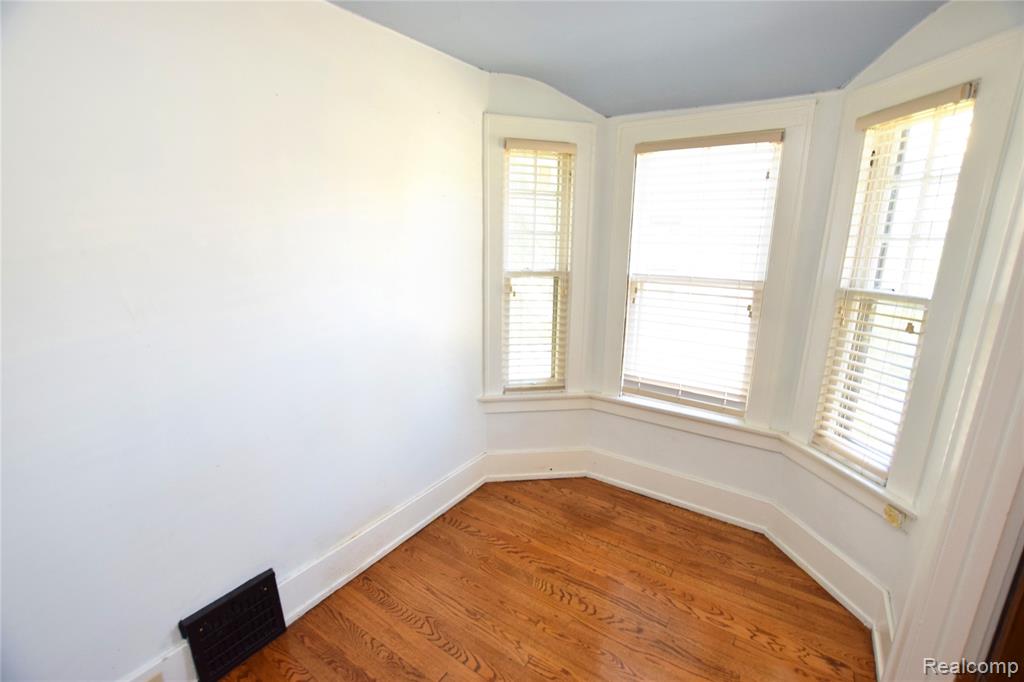 421 University Avenue, Flint, MI 48503 — Photo 14