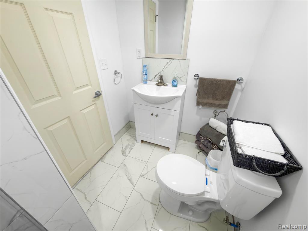 6907 Orchard Avenue, Dearborn, MI 48126 — Photo 35