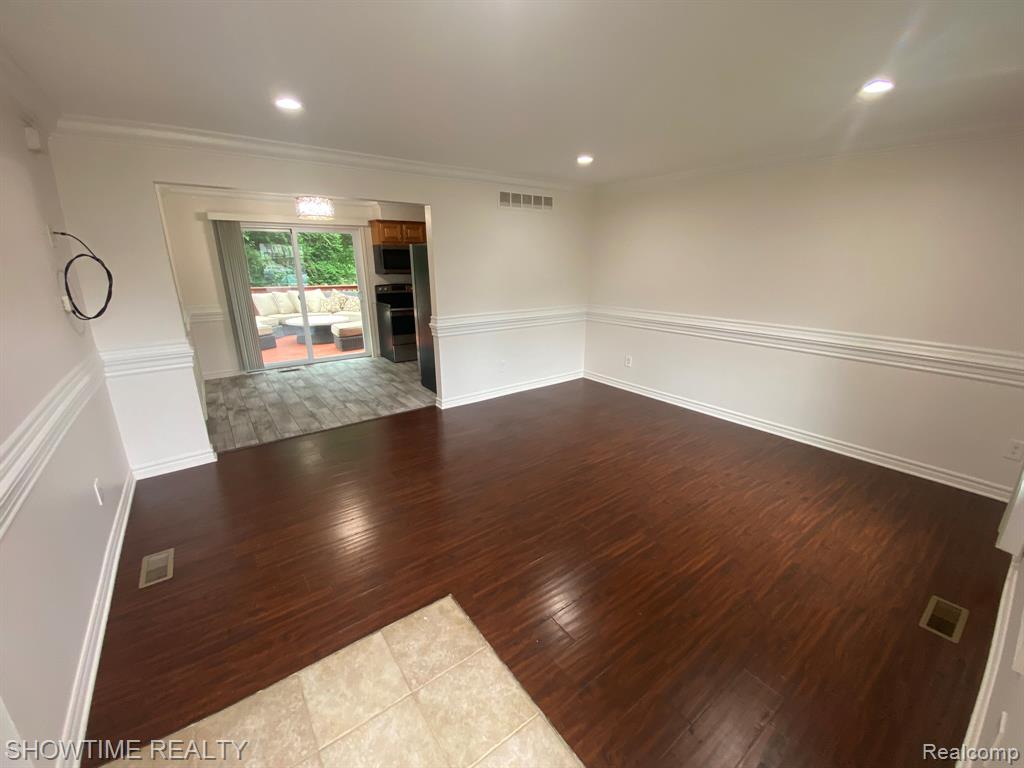 8418 HICKORY Drive, Sterling Heights, MI 48312 — Photo 4