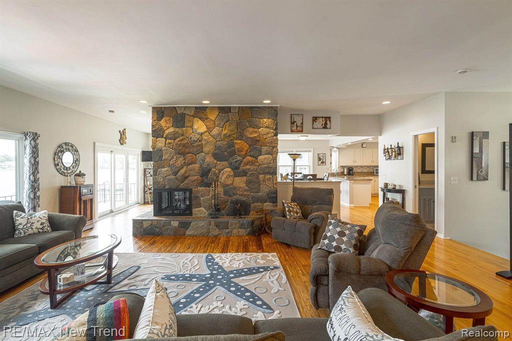 6768 HATCHERY Road, Waterford, MI 48327 — Photo 18
