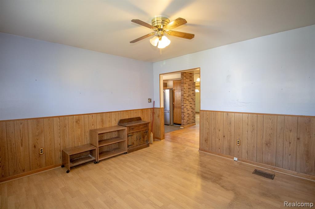 5743 Plainfield Street, Dearborn Heights, MI 48127 — Photo 12