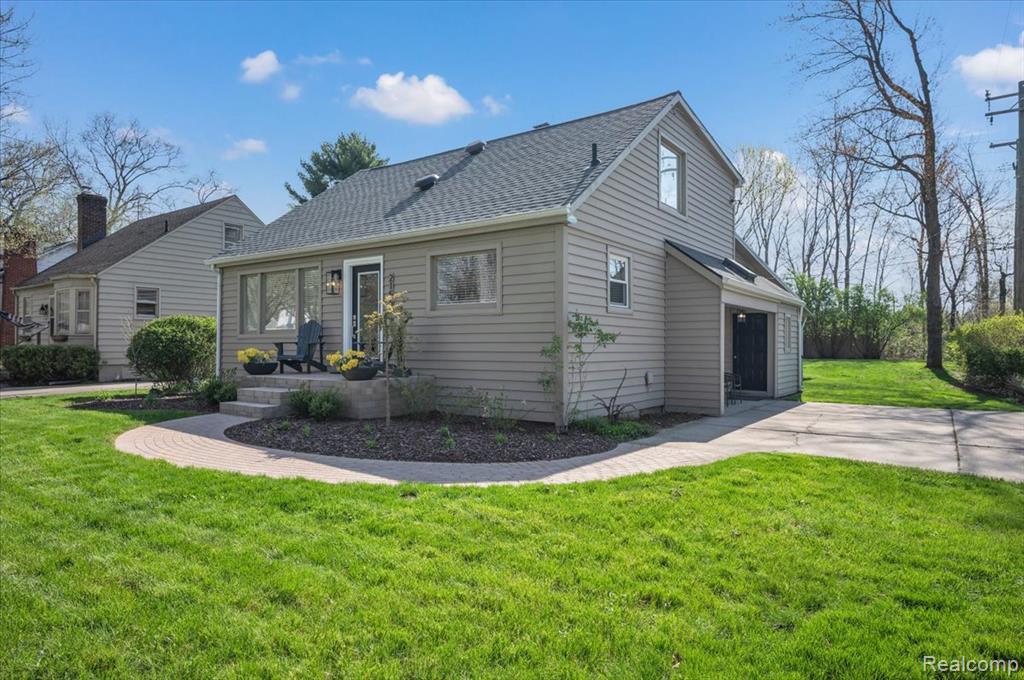 2155 Avondale, Sylvan Lake, MI 48320 — Photo 7