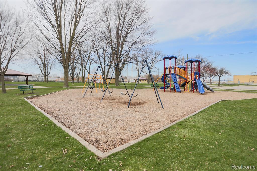 6832 Engleman, Center Line, MI 48015 — Photo 38