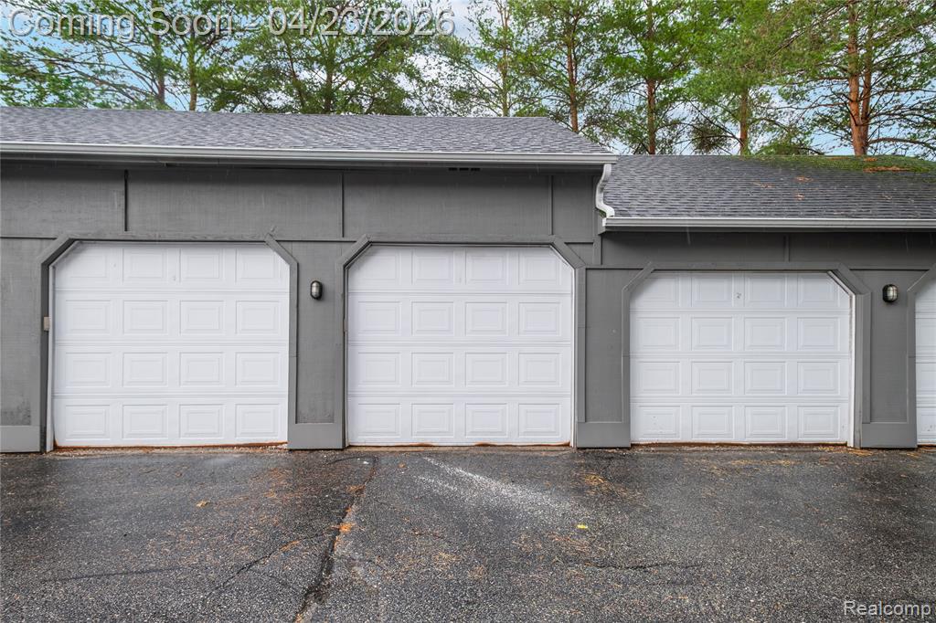 1221 Curzon Court, 203, Howell, MI 48843 — Photo 16
