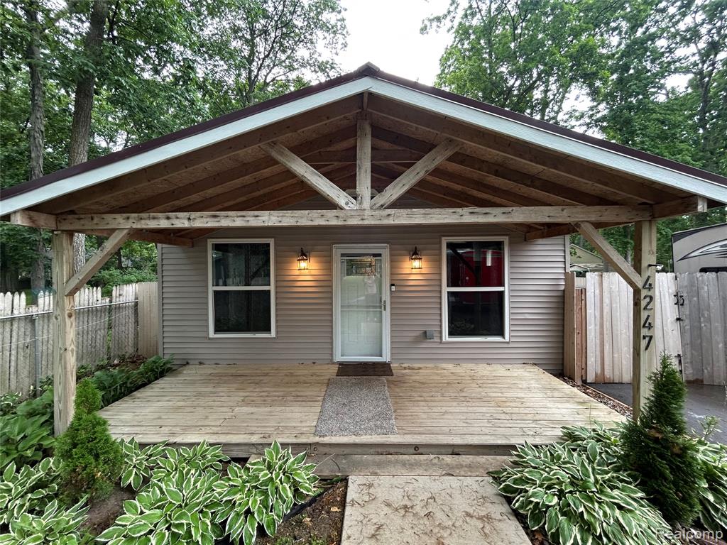 4247 Laforest Drive, Waterford, MI 48329 — front exterior