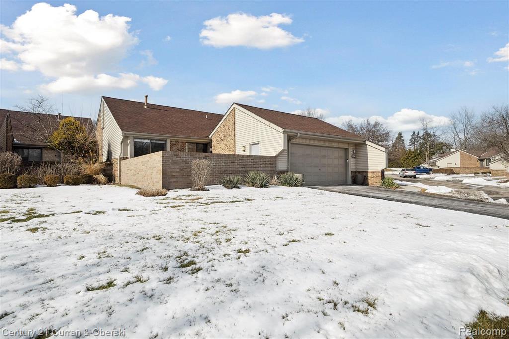 29345 E CHANTICLEER Drive, Southfield, MI 48034 — Photo 3