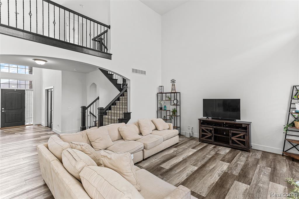 55135 Hanford Court, Shelby Twp, MI 48316 — Photo 4
