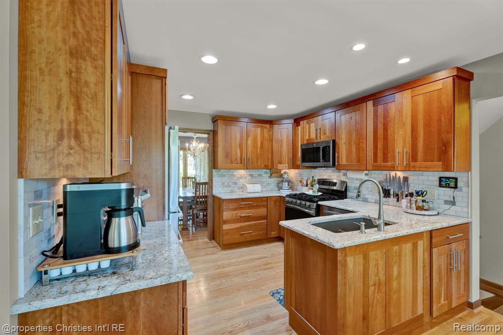 5753 CHERRY CREST Drive, West Bloomfield, MI — Photo 11