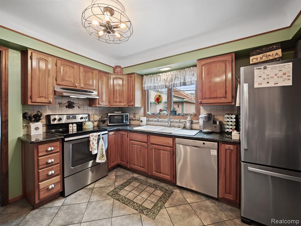 6713 ROSEDALE Boulevard, Allen Park, MI 48101 — Photo 22