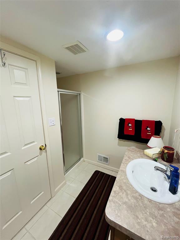 828 Woodhaven Drive, Commerce Twp, MI 48390 — Photo 37