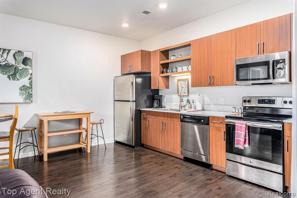 630 S GARFIELD Avenue, 202, Traverse City, MI 49686 — Photo 11