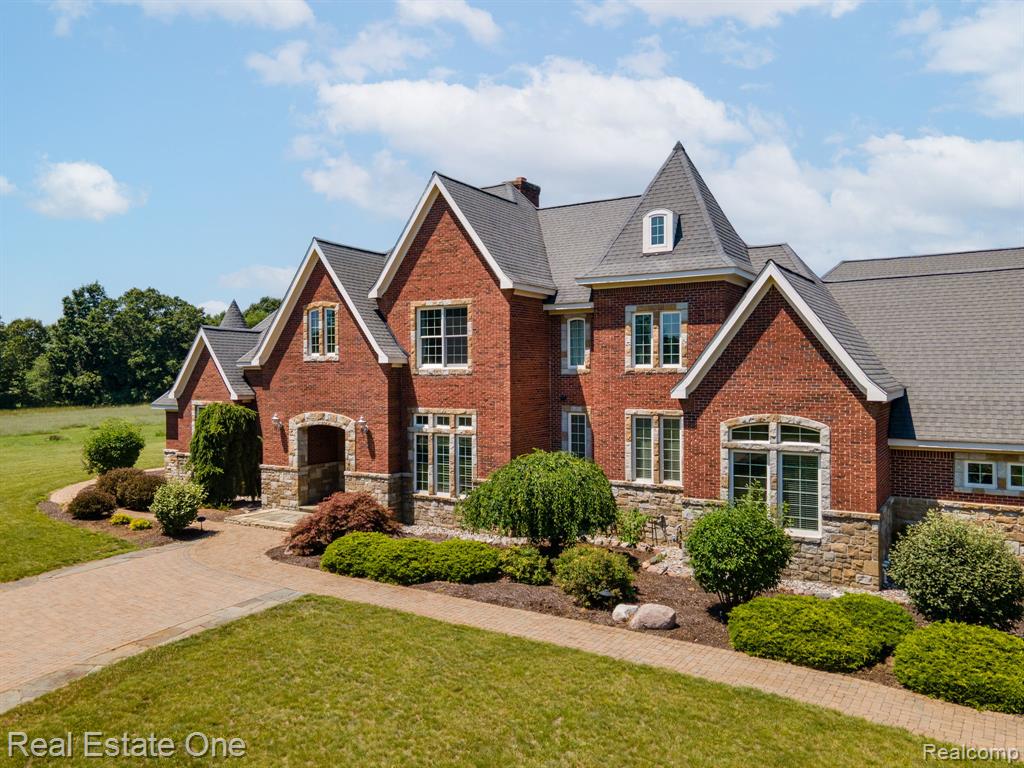 740 Greystone Drive, Chelsea, MI 48118 — Photo 3