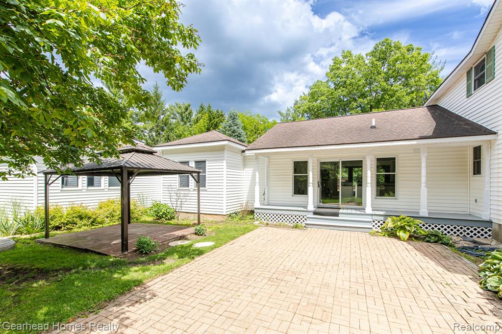 6296 Elizabeth Lake Road, Waterford, MI 48327 — Photo 93