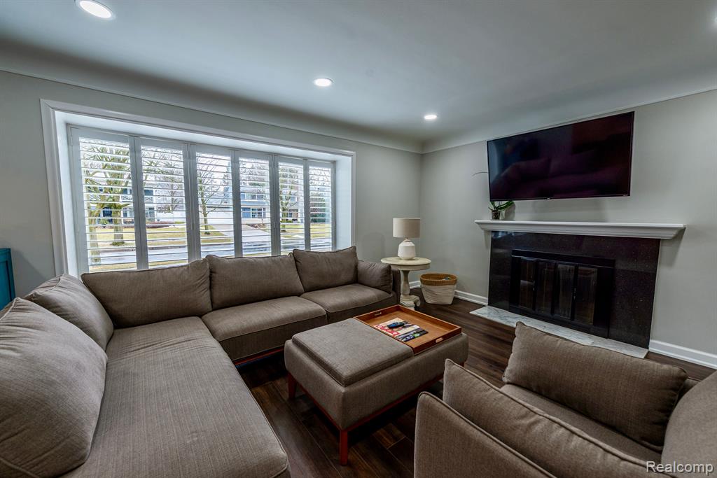895 S GLENHURST Drive, Birmingham, MI 48009 — Photo 13
